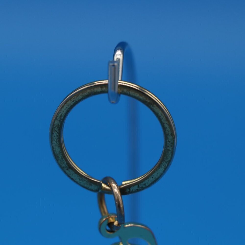 Juicy Couture Pre Loved Gold Toned Key Chain - Picture 4 of 6